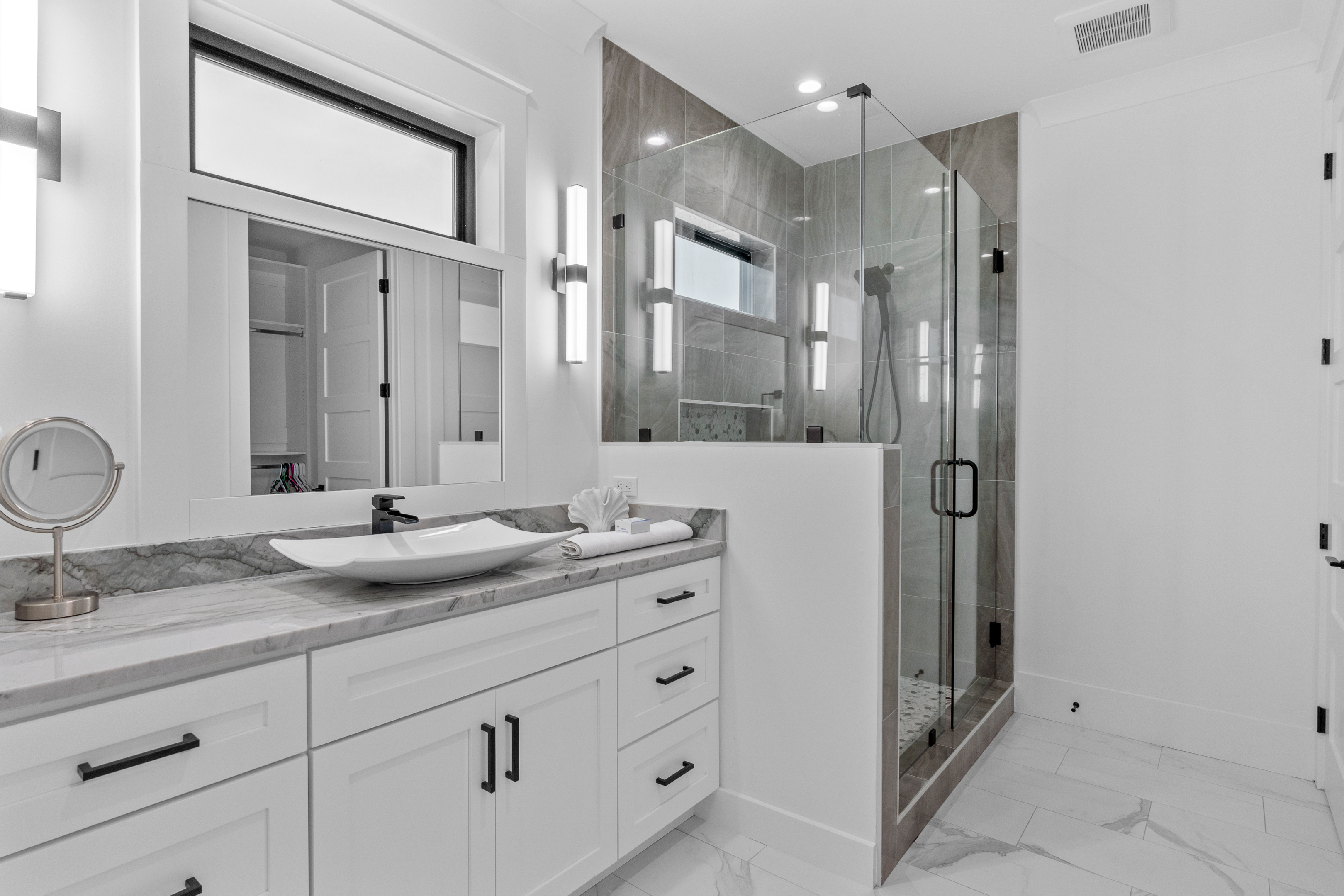 Happy By The Sea | Photo 24