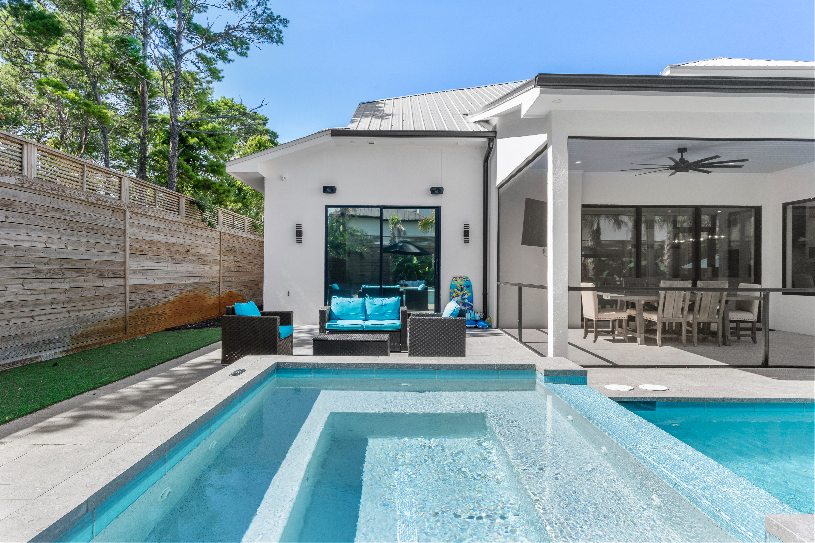 Happy By The Sea | Photo 31