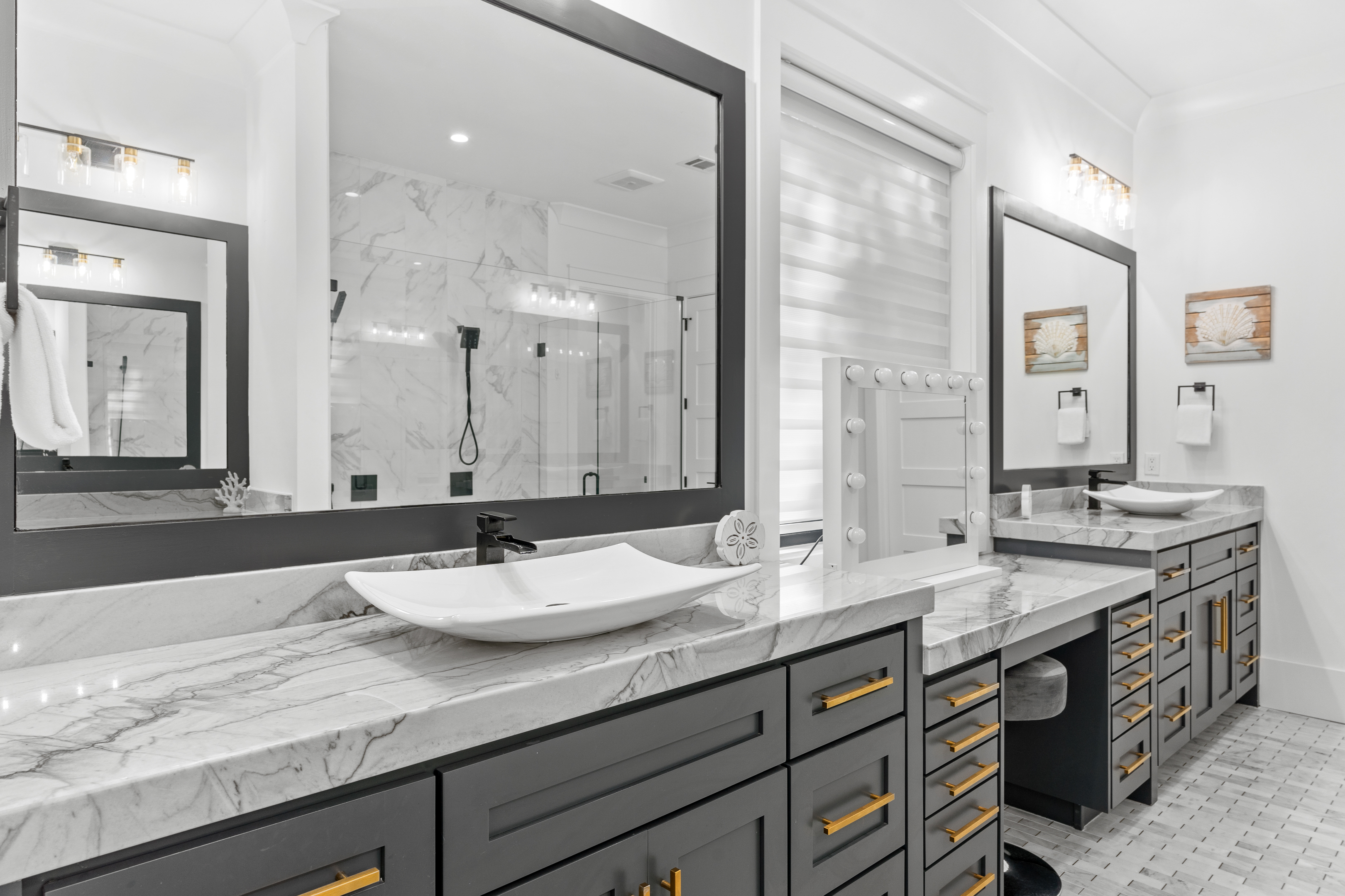 Happy By The Sea | Photo 16