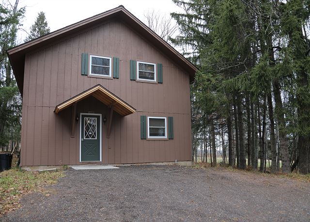Front view of Trailside Lodge