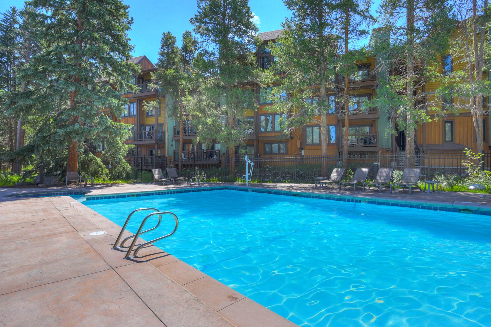 Inner Circle 12 | Photo 2