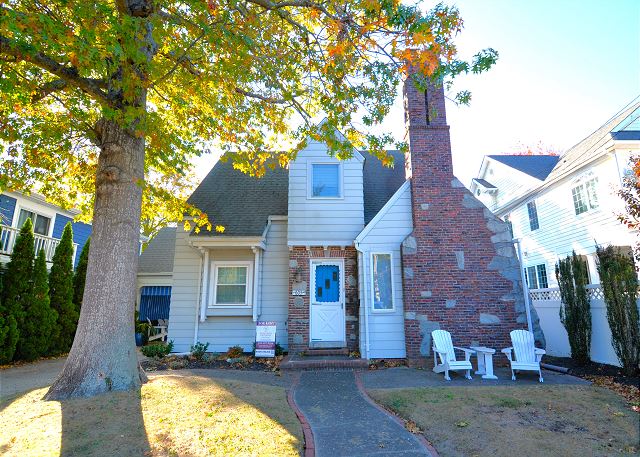 605 Bayard Avenue