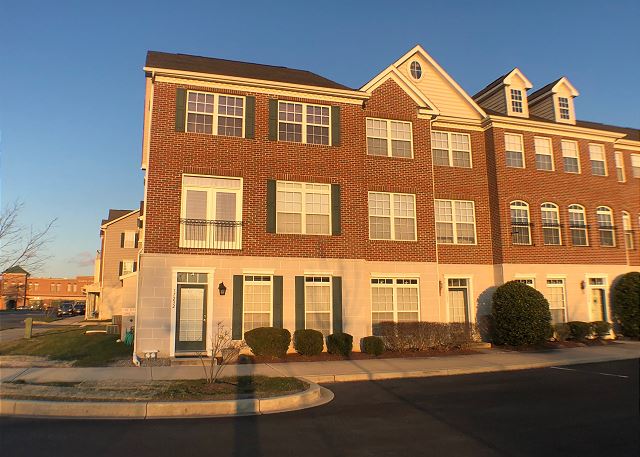 17232 Chatham Street, Villages of Five Points *