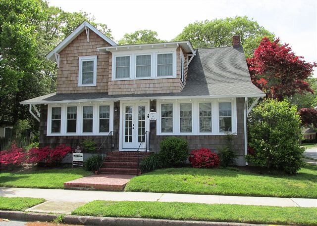 901 King Charles Avenue