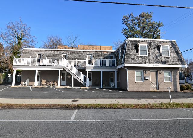 29 Maryland Avenue #101, Pine & Brine