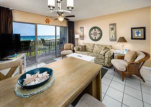 E.T.W1004:Updated beach front 1Br, Free beach service, Golf, Snorkeling daily