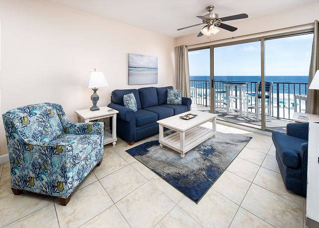 All guests of Emerald Towers West can enjoy this beautiful beachfront view from their unit. 