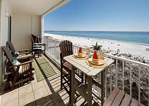 GD 504 Emerald Sea Oasis: Wake Up to Breathtaking Ocean Views 