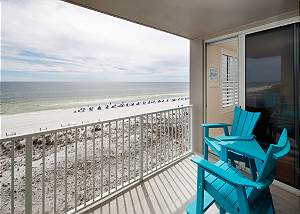 IP 501: Shoreline Shindig - Wake Up to Waves, Palm Trees, and Emerald Waters!