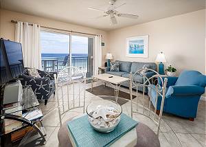 Pelican Isle 412: Have a splashing good time at the beach in this CONDO