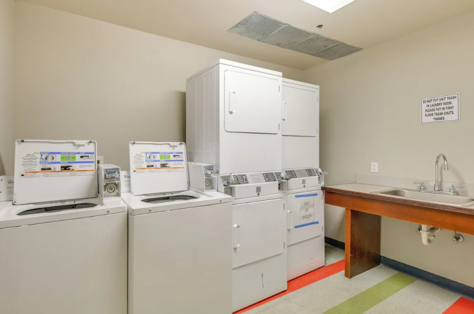 Bahia Laundry Room