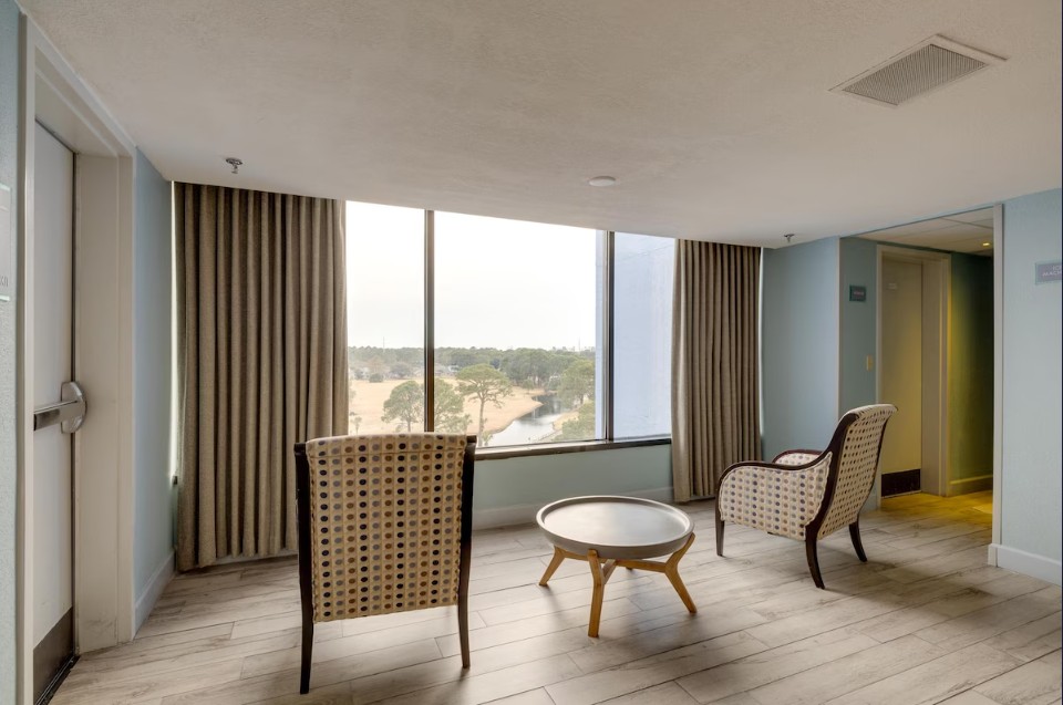 7th Floor Sitting Area