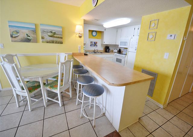 Dining/Kitchen Area