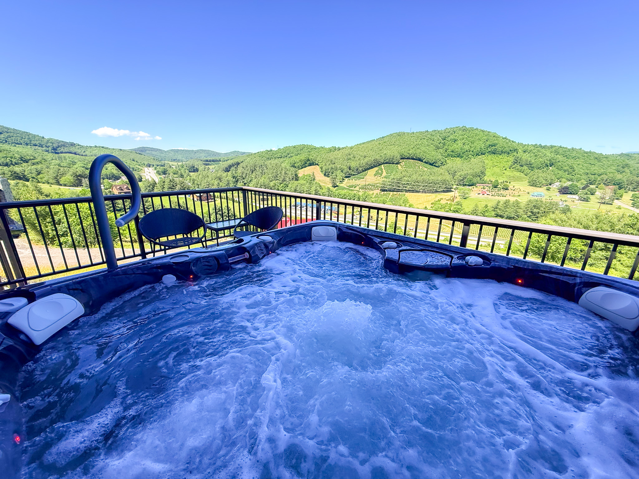 The Magnificent View - 5BR/3.5BA w/Hot Tub, Mtn Views, Near Boone & Parkway