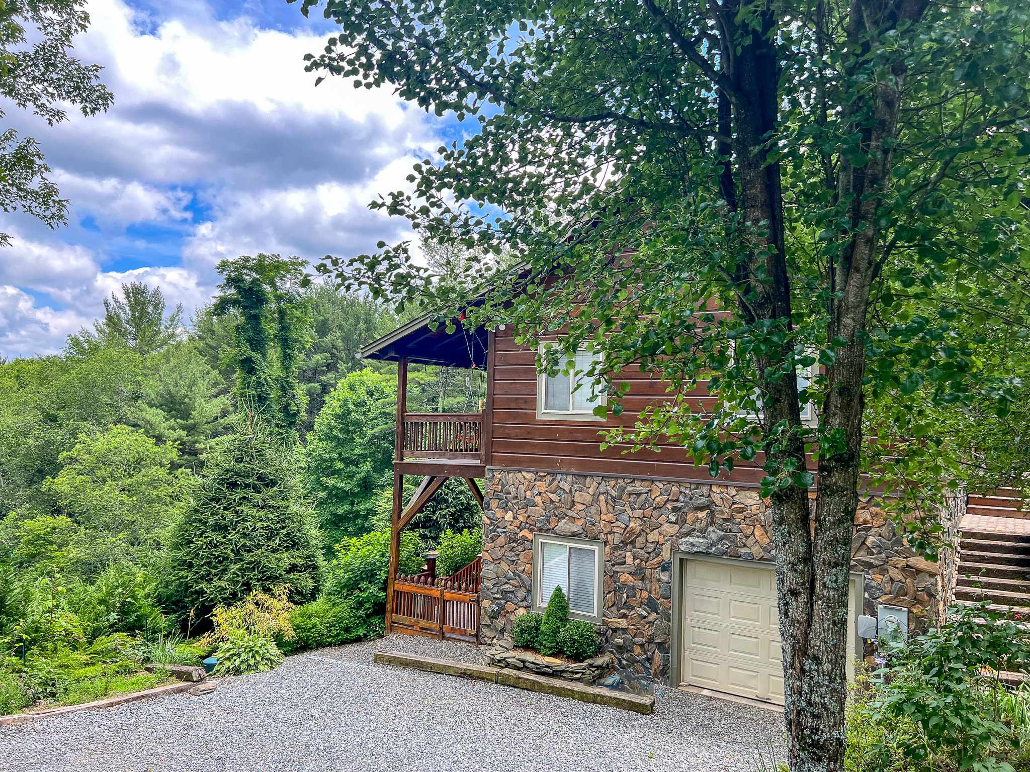 Tree Top Retreat - Where Mountain Luxury Meets Adventure