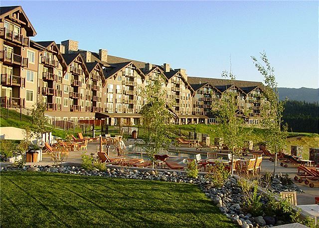 Suncadia Studio Condo Ground Floor Mountain View