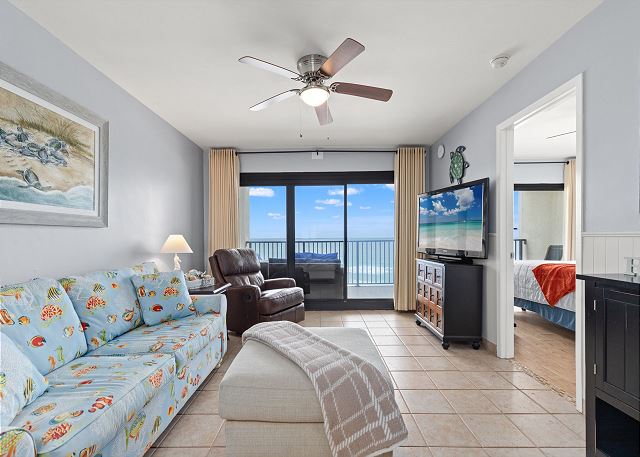 Commodore 809: Beachfront 1BR Getaway – Unbeatable Winter Rates & Gulf Views