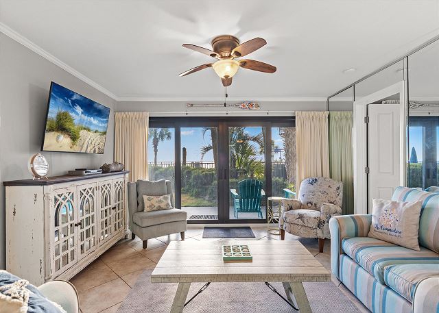 105-Beachfront 3BR Ground-Floor Condo |Spacious Patio & Gulf Views |Sleeps 10