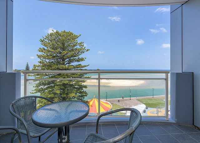 The Oaks Waterfront Resort, Unit 303