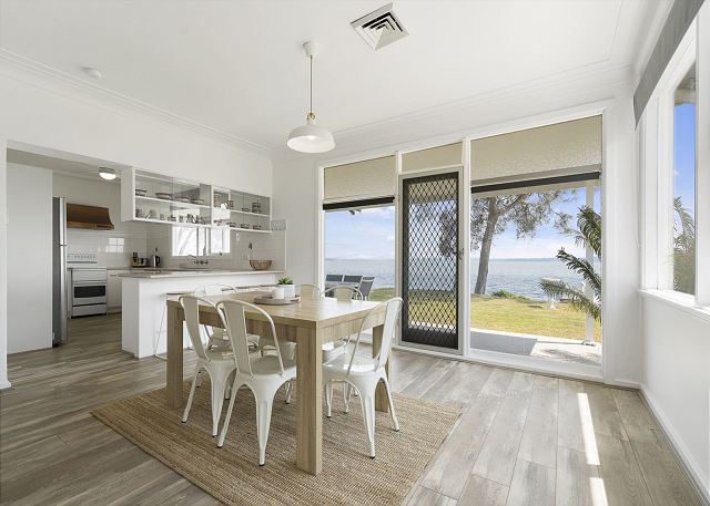 Toukley Lakefront House,Toukley