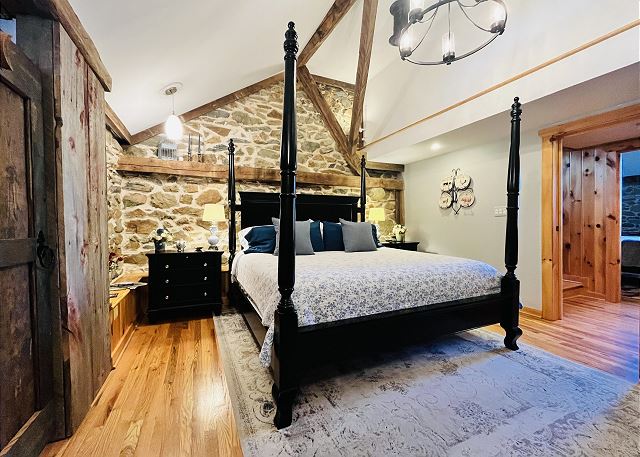 Stone Gables - Leesburg Room