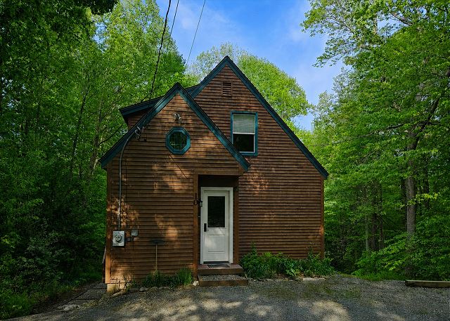 #A083   3 bedroom home by the weekend or week in Chimney Hill