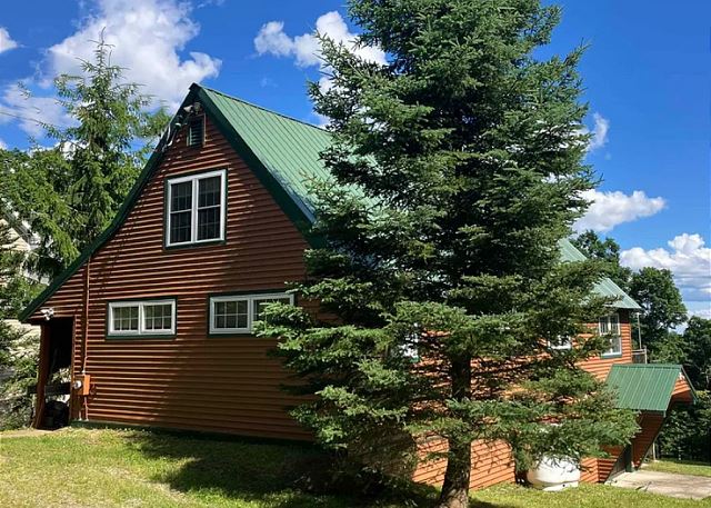 #439-2  4 bedroom home short term summer or short term winter in Chimney Hill