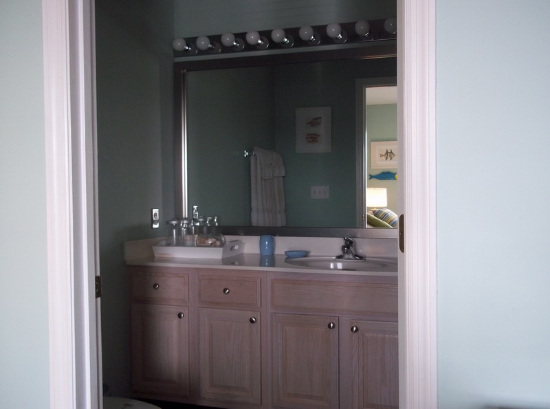 Queen bedroom & bath got new paint and carpet last year