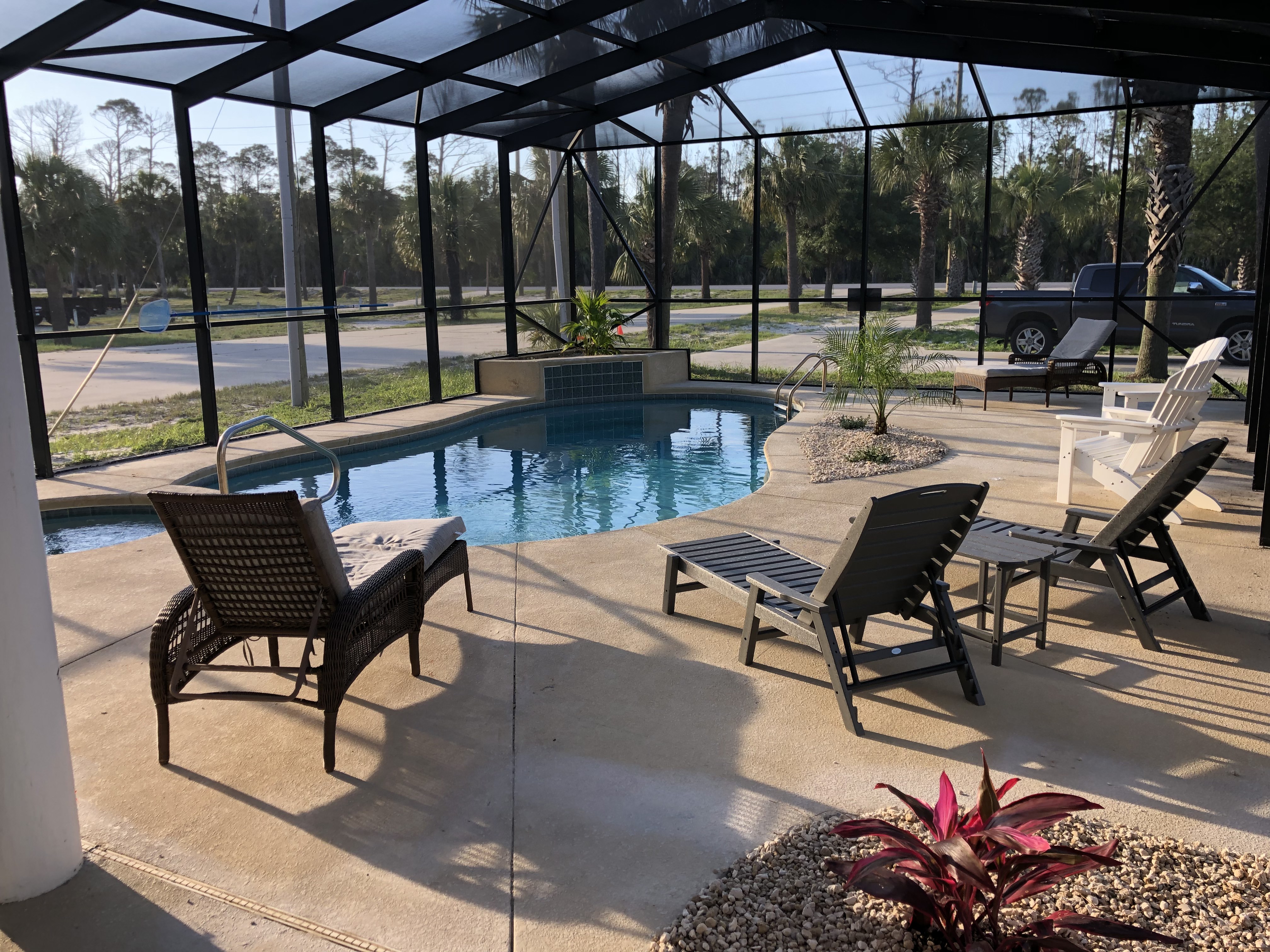 **The circular portion of this pool is NOT a hot tub!
**Entire pool area can be heated for an additional fee.  Please let us know ahead of time if you would like the pool heated. 