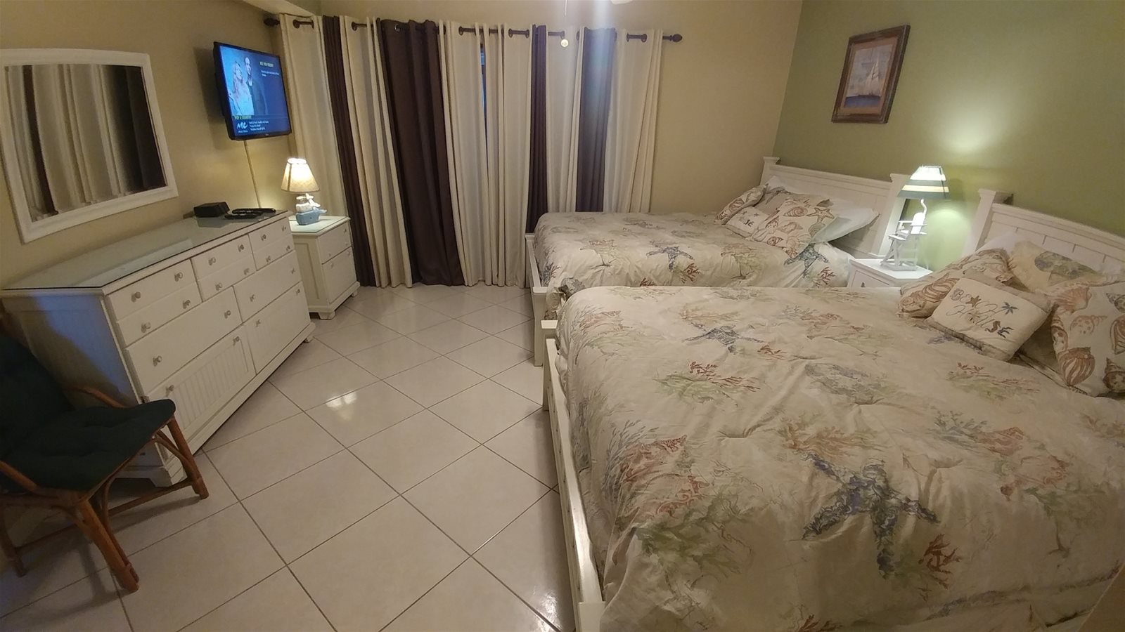 Bedroom 2 Queen Beds