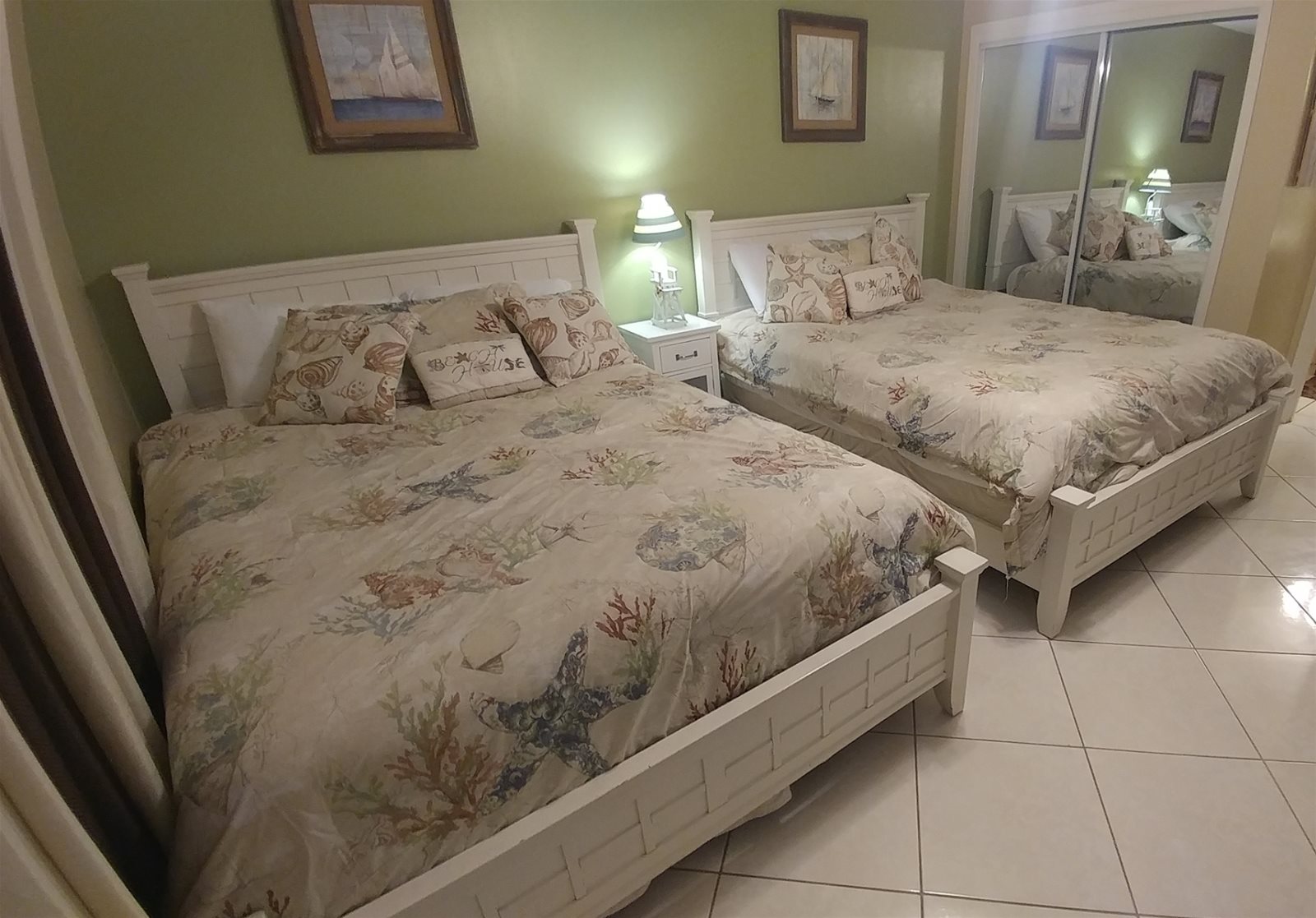 Bedroom 2 Queen Beds