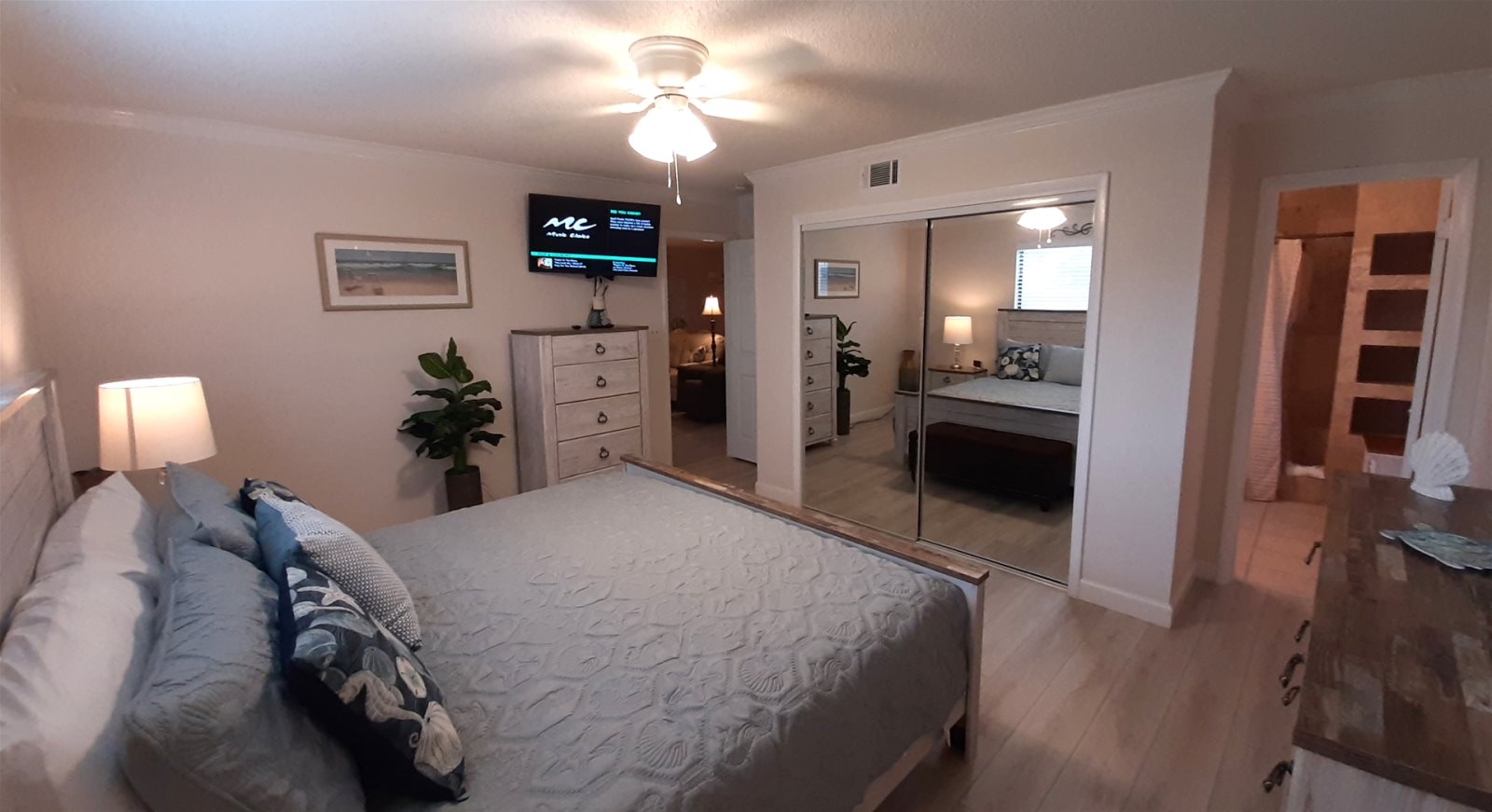 Master Bedroom - King Bed 