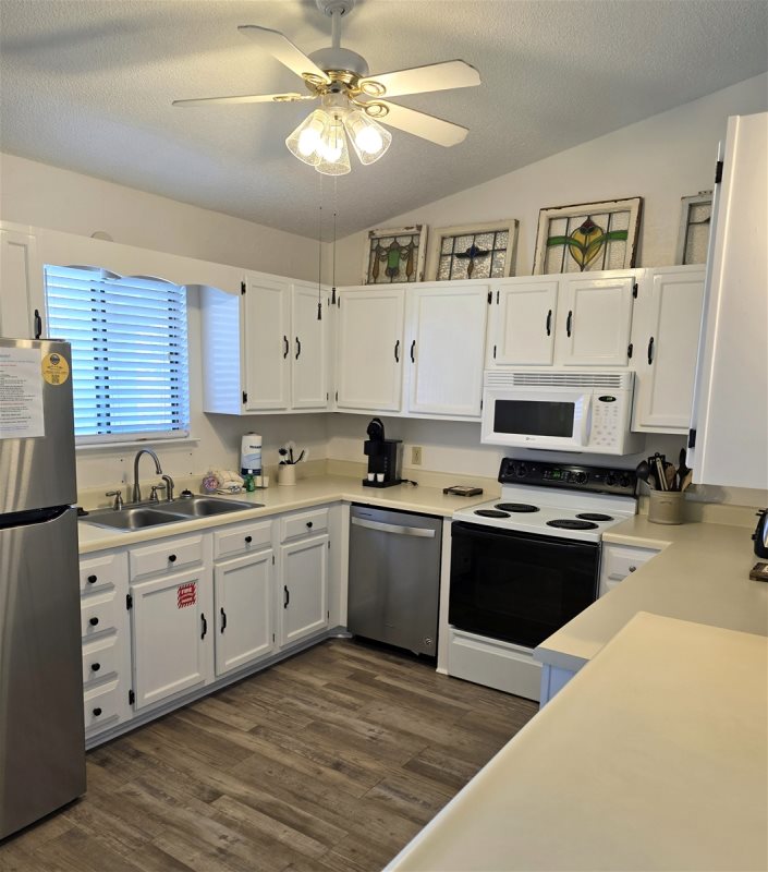 1404 Flamingo Chateau La Mer II 2Bd-2 Bath Free Beach Service Included