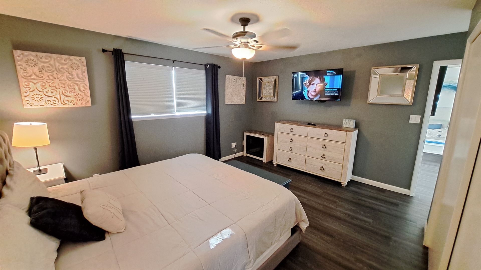 Mater Bedroom with King Bed