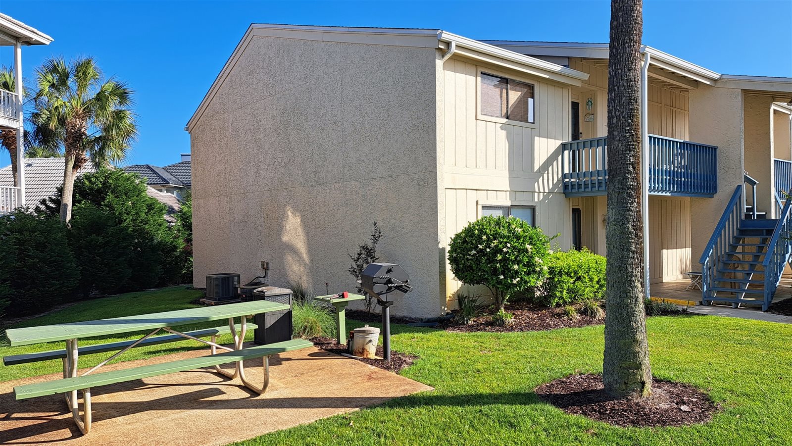 Building 300 BBQ right next to unit