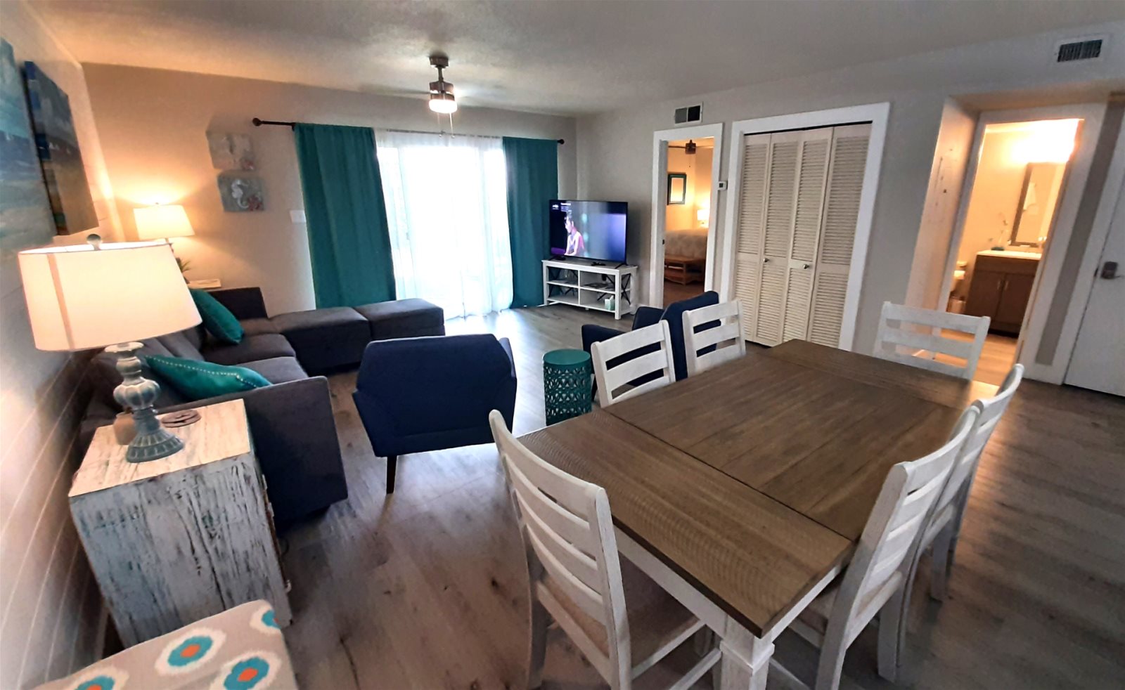 Gulf Memories#802 Beach Svc Included -2 Chairs and Umbrella 2-Bd 2-Bath 1stFl | Photo 4