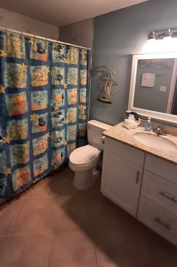 Guest Bathroom with Tub