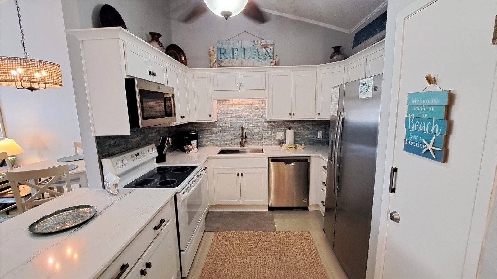 Sunny Days #403 Chateau La Mer II Free Beach Svc Newly Renovated 1-Bd 1-Bath