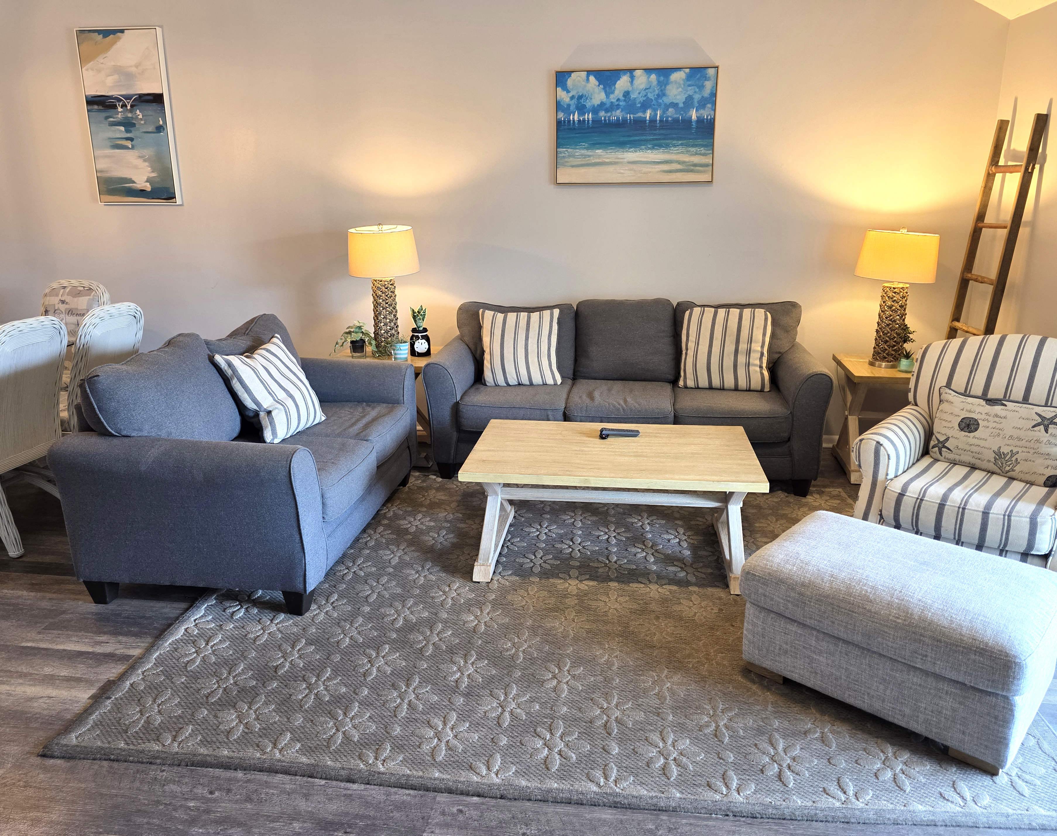 Chateau La Mer II #104 2-Bd 2-Bth 2nd Floor Close to Beach