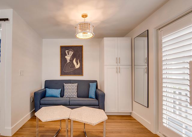 Underwater Cabana at Custom House Inn 3