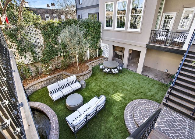 Downtown Savannah Studio Carriage House – Walk Everywhere