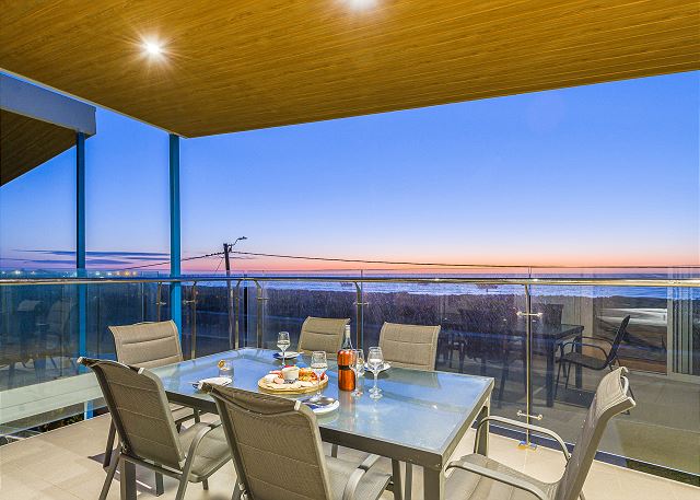 Oceans View - Luxury Apartment with ocean views