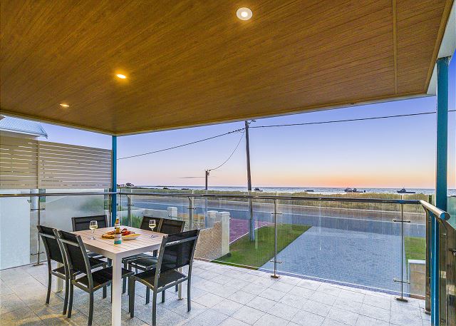 Ocean Surf - Luxury Apartment with Ocean Views