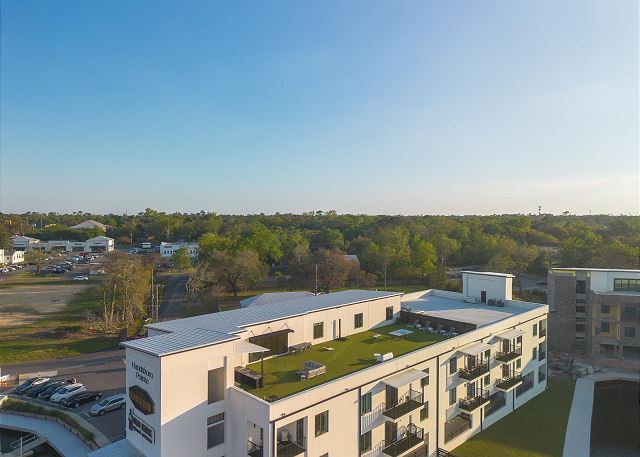 Penthouse with 3000 sqft Rooftop Terrace, Oh MY!