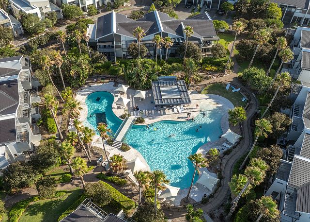 Luxe Waterfront Coastal Retreat