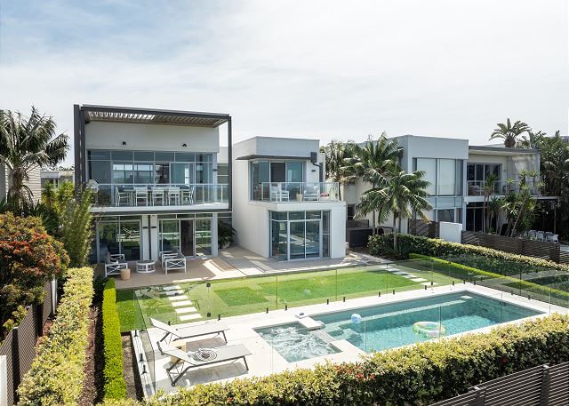 Beachfront Haven Magenta