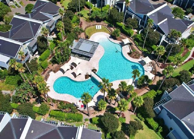 Signature Green at Magenta