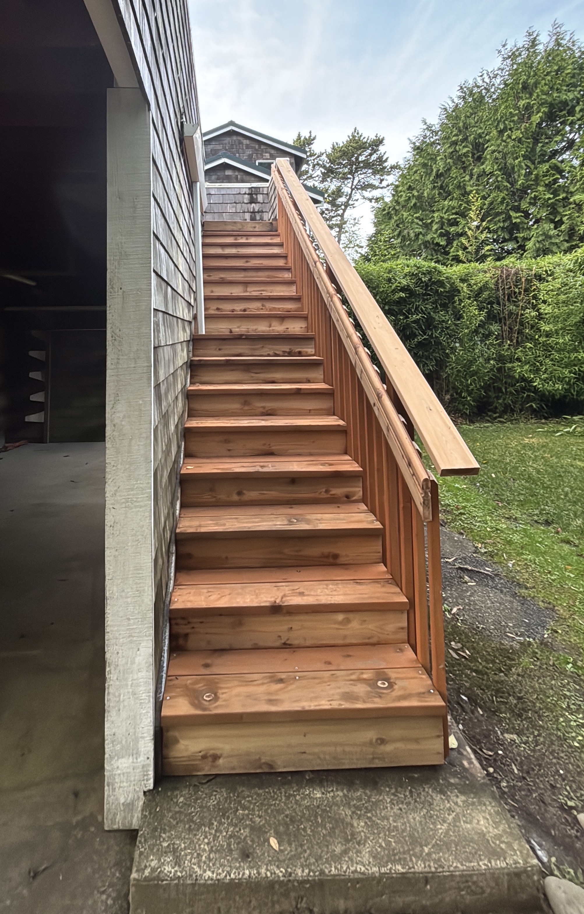 Exterior to upper deck