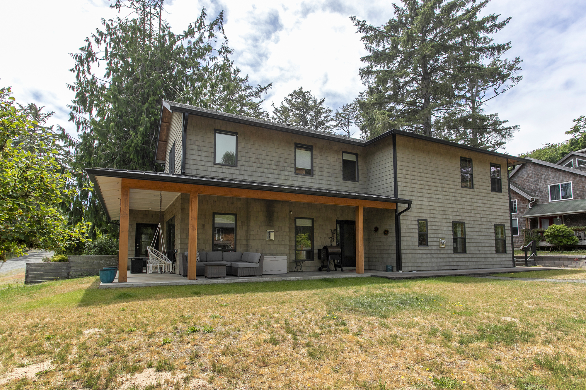 Side view of property 