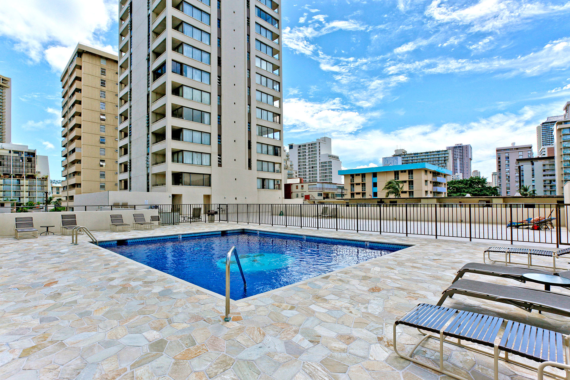 Waikiki Skytower #1103 - Comfort and Great Location! Parking, WiFi ...